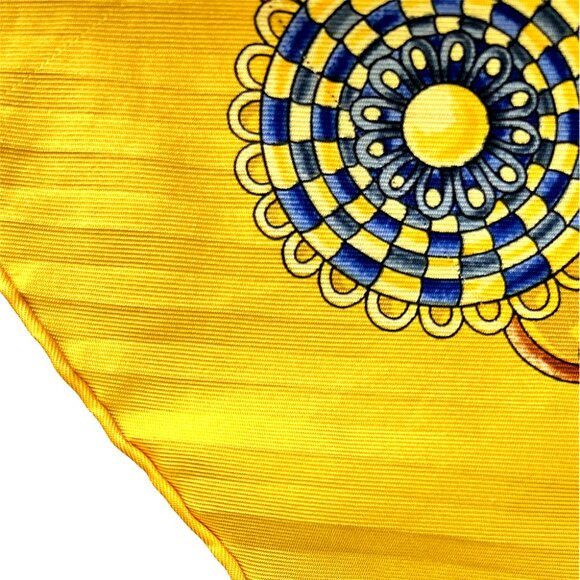 Hermès 100% Silk Pleated Scarf, ironed flat to highlight refined look in wear - Picture 7 of 14